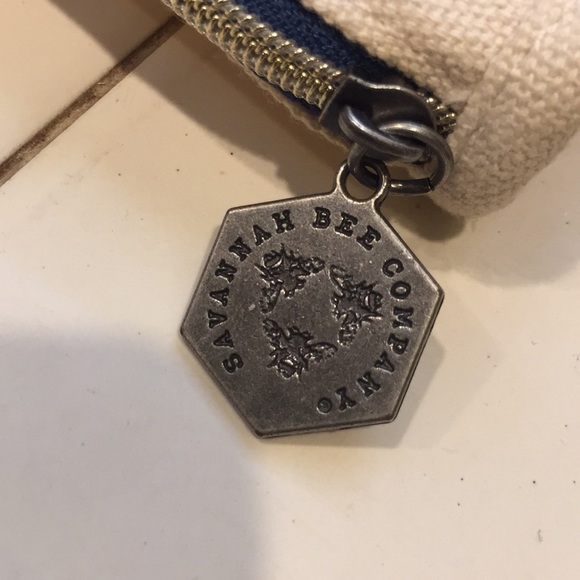 Savannah bee co card holder in good condition - Picture 3 of 7